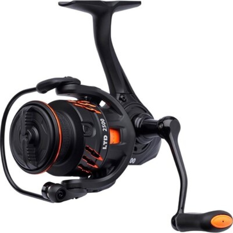 Savage Gear Orange LTD Spinning Reel